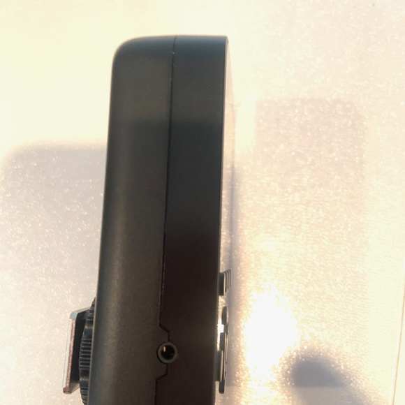 YONGUNO SPEEDLIGHT AND WIRELESS FLASH CONTROLLER- FOR NIKON CAMERAS - Picture 14 of 16